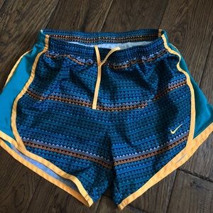 nike shorts size girls large